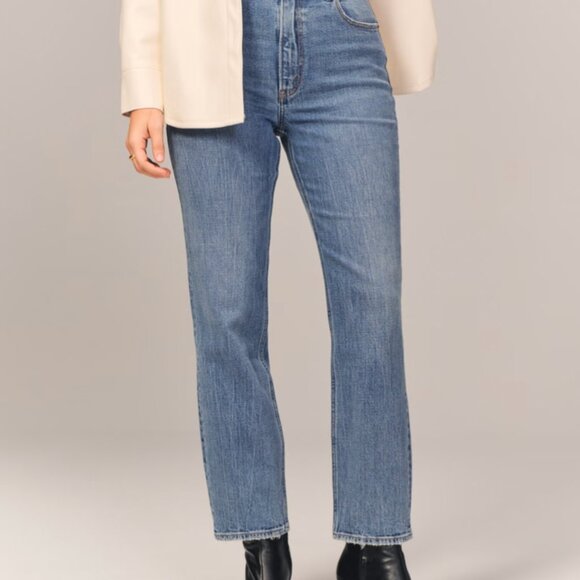 NWOT Abercrombie Curve Love Ultra High Rise Ankle Straight Jean - Picture 1 of 7
